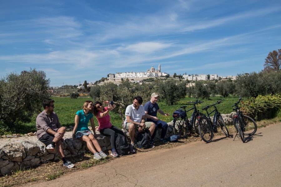 Locorotondo & Martina Franca: Guided e-bike loop tour - Riding the country roads to Martina Franca