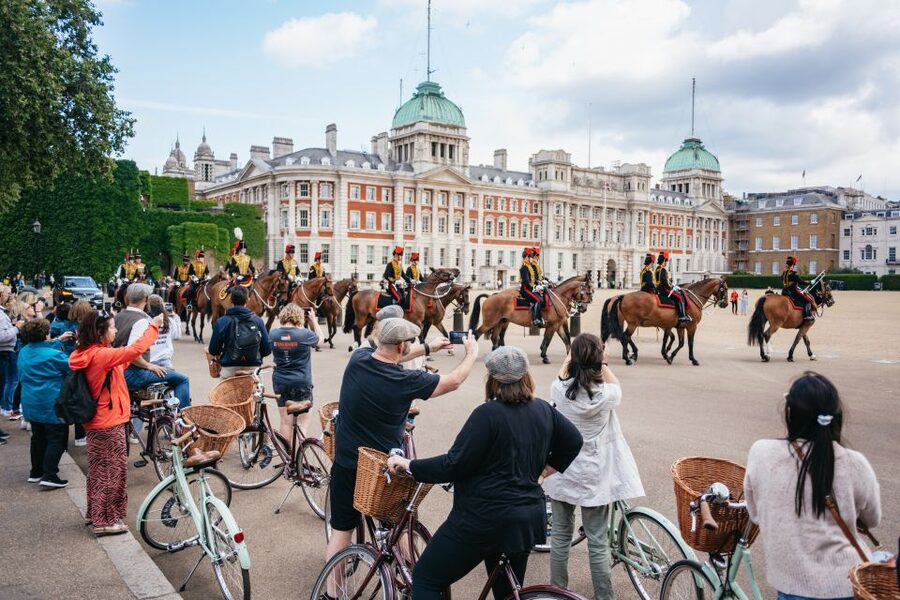 London: Landmarks & Secrets Bike Tour with Pub & Street Art - Key points to know before you ride