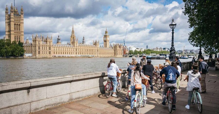London: Landmarks & Secrets Bike Tour with Pub & Street Art - Who will get the most from the $101 price