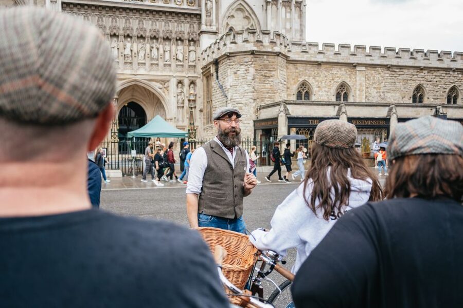 London: Landmarks & Secrets Bike Tour with Pub & Street Art - The Lamb & Flag pub stop