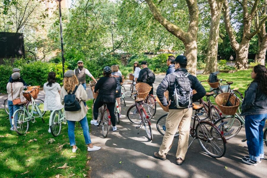 London: Landmarks & Secrets Bike Tour with Pub & Street Art - Starting at Lambeth Palace and crossing into Westminster