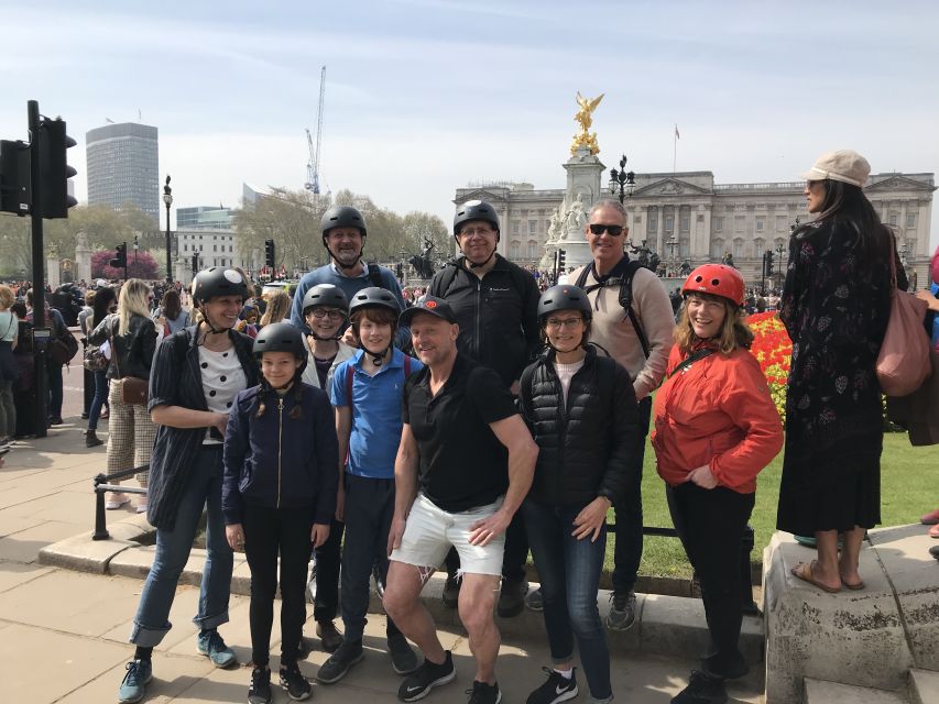London: Parks and Palaces Guided Morning Bike Tour - Bikes, pace, and group size
