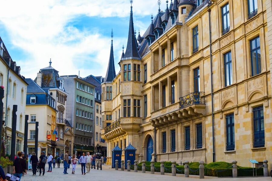 Luxembourg City: The Best of Guided E-Bike Tour in 3 Hours - The guides add much of the value