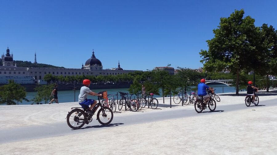 Lyon: 2-Hour Electric Bike Tour with a Local Guide - What the guides add to the ride