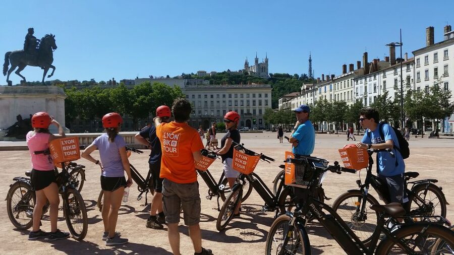 Lyon: 2-Hour Electric Bike Tour with a Local Guide - Terreaux, the Fresque des Lyonnais, and local details
