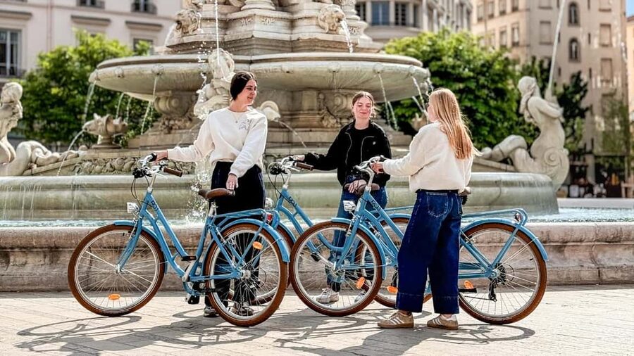 Lyon: Guided City Bike Tour - Starting at Quai Romain Rolland and Vieux Lyon