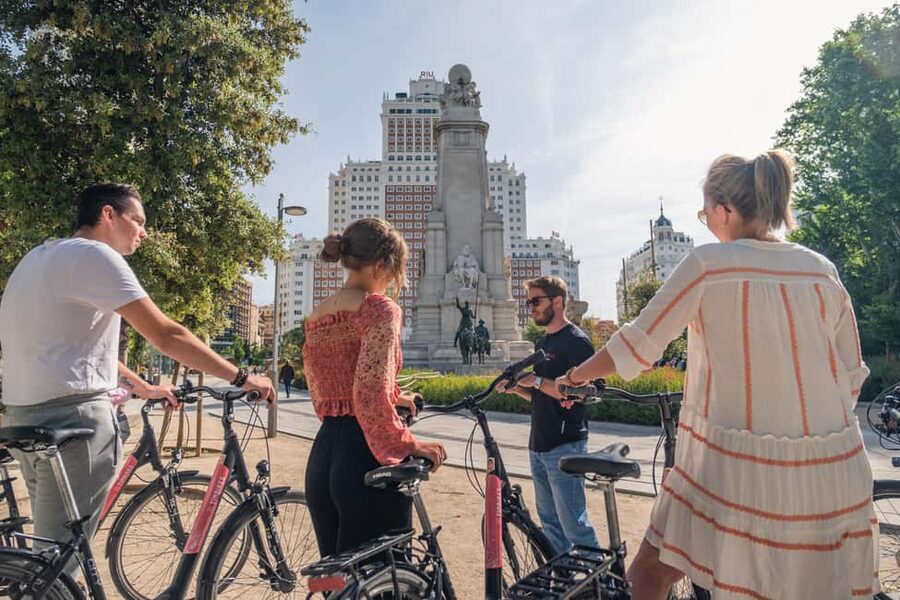 Madrid: 3 h. Guided Highlights Bike Tour with Optional Tapas - Key points at a glance