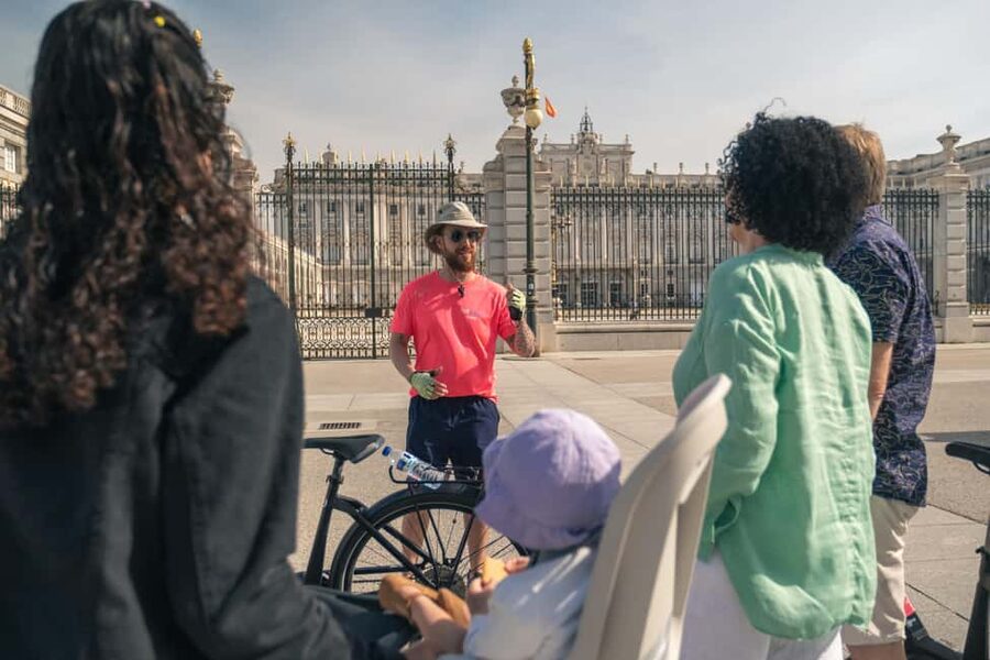 Madrid: 3 h. Guided Highlights Bike Tour with Optional Tapas - Bikes, helmets, children, and fitness