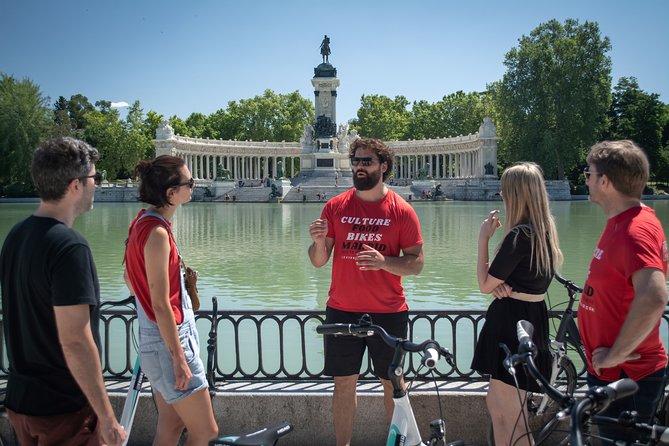 Madrid: 3 hour Guided Highlights Bike Tour with Optional Tapas - Plaza Mayor and the old city’s changing face