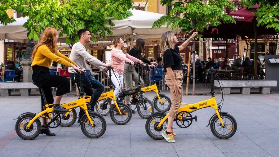 Madrid: Highlights & Parks with Electric Bike Private Tour - Along Madrid Río to Toledo and Segovia Bridges