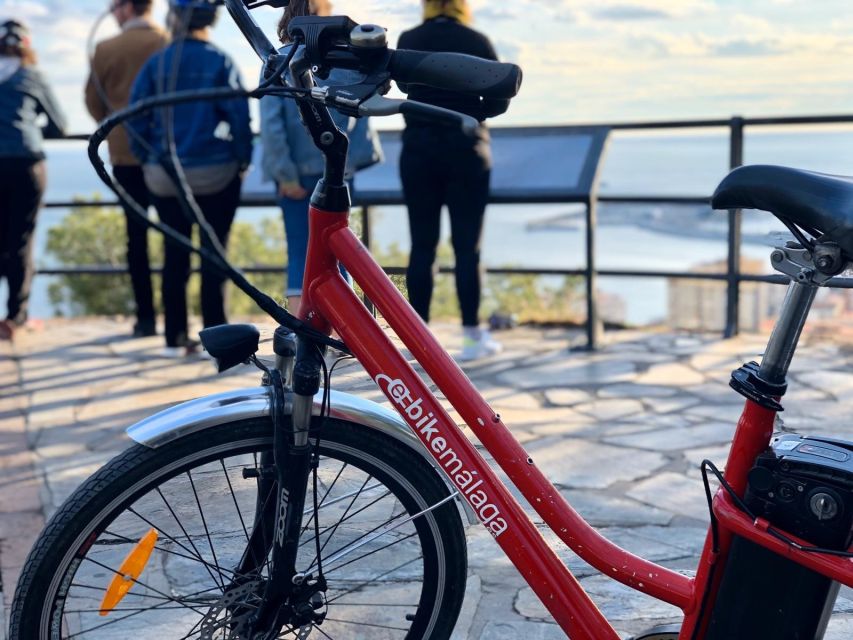 Malaga: Guided E-Bike Tour - The lighthouse, Muelle Uno, and Palmeral de las Sorpresas