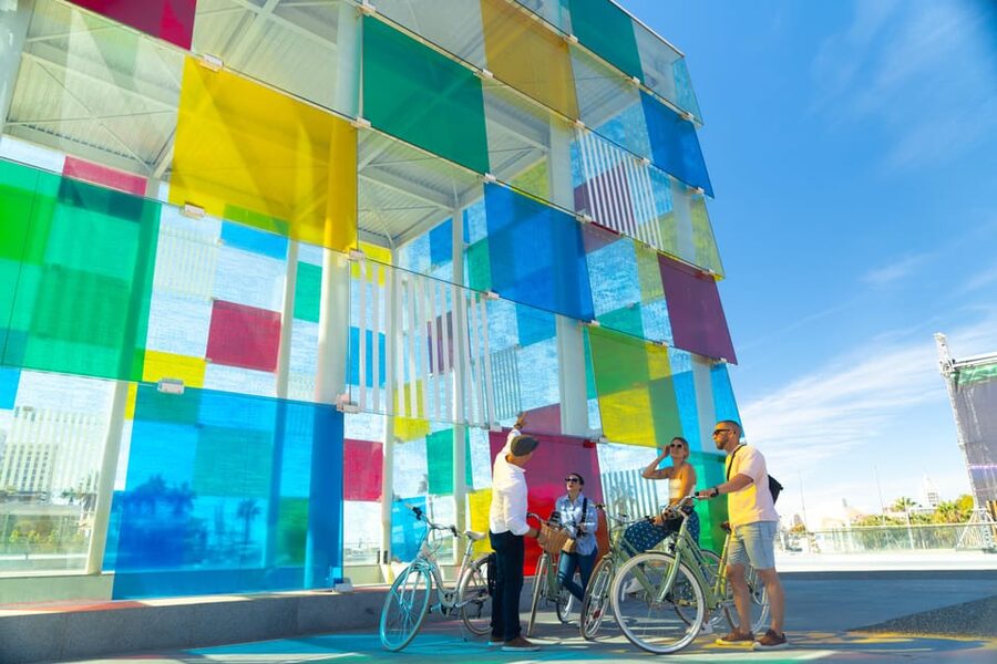 Málaga: Highlights, Hidden Gems and Coast Vintage Bike Tour - Why a vintage bike is a smart way to see Málaga