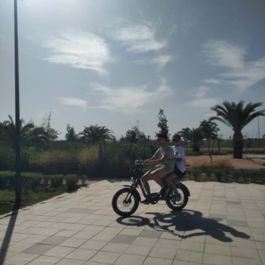 Marrakech: Bicycle Tour with a Local Guide - Along the Kasbah and toward the Saadian Tombs