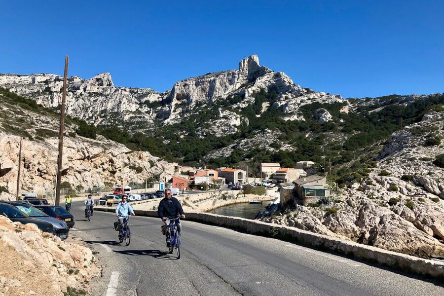 Marseille: Full-Day Guided E-Bike Coast & Calanques Tour - Lunch is flexible, but not included