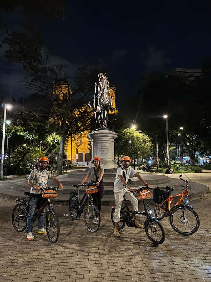 Medellín: History & Local Life Essentials Tour on an E-Bike - Parques del Río and the ride back