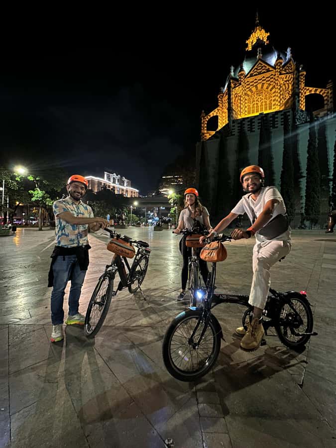 Medellín: History & Local Life Essentials Tour on an E-Bike - Riding through the center and under the metro