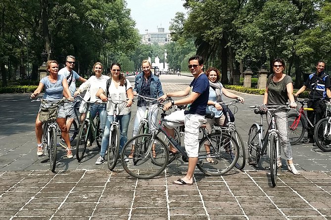 Mexico bike tour - Riding through Mexico City traffic