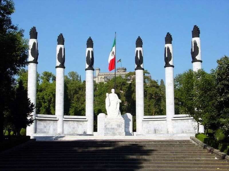 Mexico City: Private Chapultepec Park Bike Tour - Casa de los Pinos and the view toward the castle