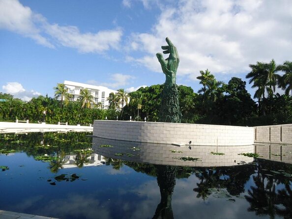 Miami Beach Bike Tour - Lincoln Road Theater and the Holocaust Memorial