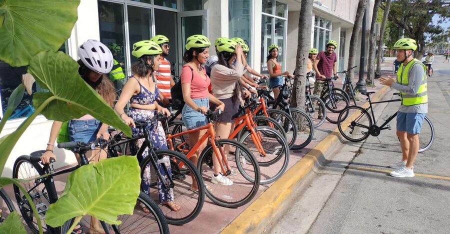 Miami Beach: City Highlights Guided Bike or eBike Tour - Lummus Park and the Art Deco Face of Ocean Drive