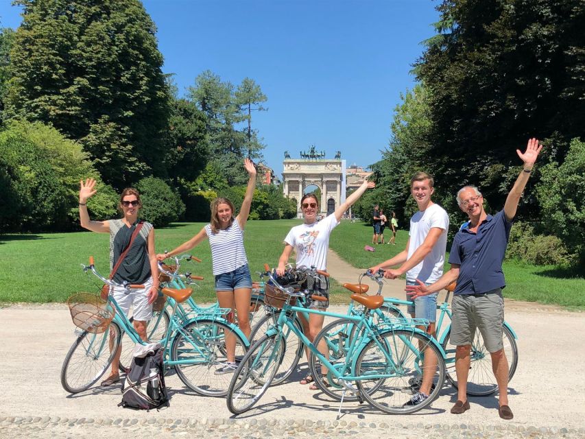 Milan: Highlights and Hidden Gems Guided Bike Tour - Porta Nuova and Milan’s modern face