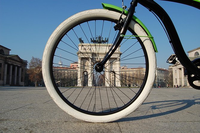 Milan's Hidden Gems: Unique Bike Tour (ENG, NL) - Brera, Sforza Castle, and Corso Garibaldi