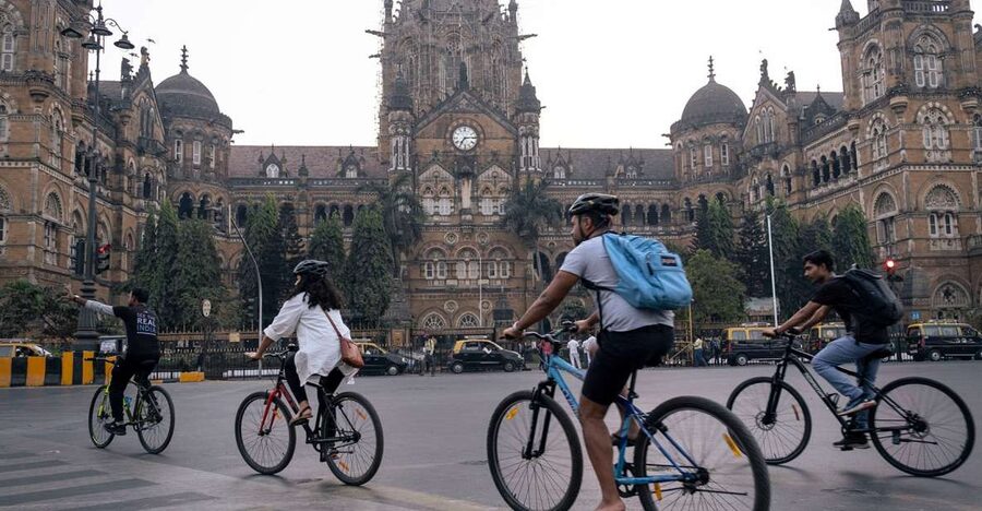 Mumbai: Early Morning Bicycle Tour - Breakfast at Madras Cafe