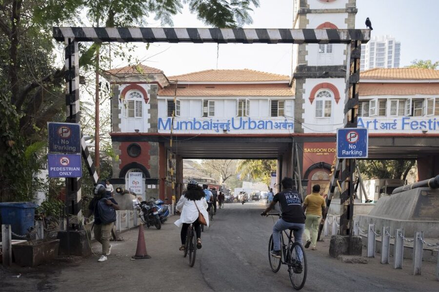 Mumbai: Early Morning Bicycle Tour - The guides and the feeling of the group