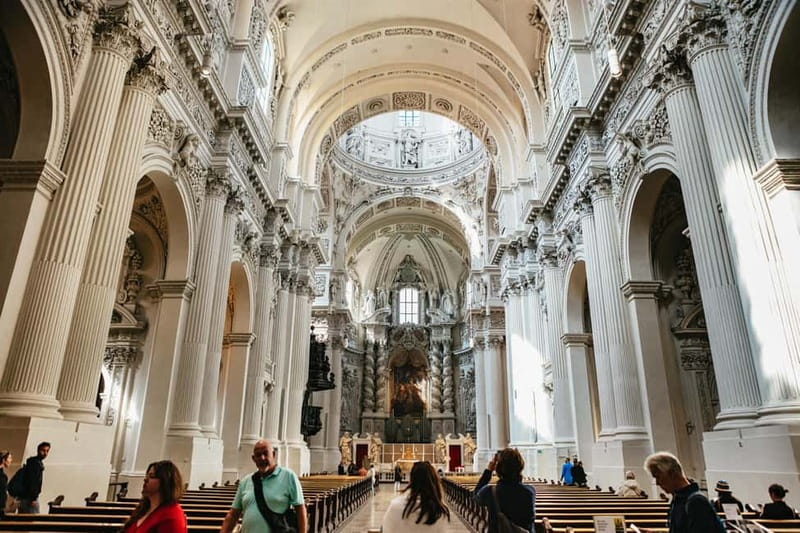 Munich: Guided City Tour by Bike with Beer Garden Stop - The English Garden and the Eisbach surfers