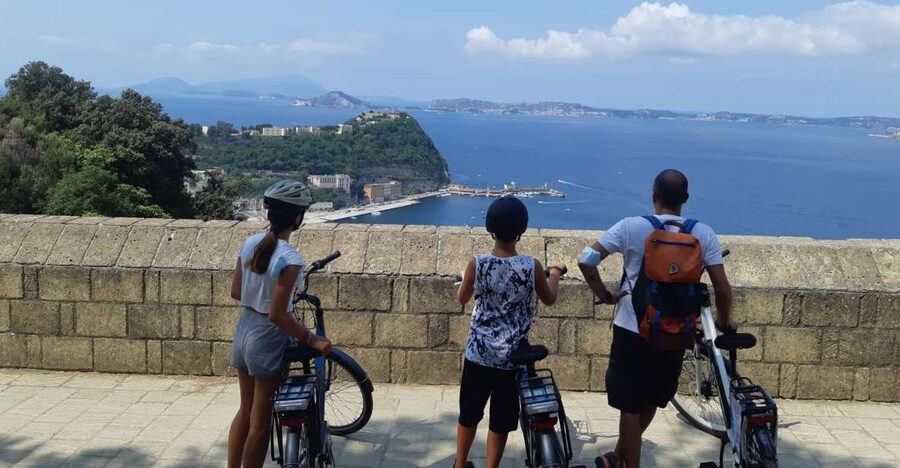 Naples: City Highlights Guided Bike Tour - Along the Bay of Naples toward Castel dell’Ovo