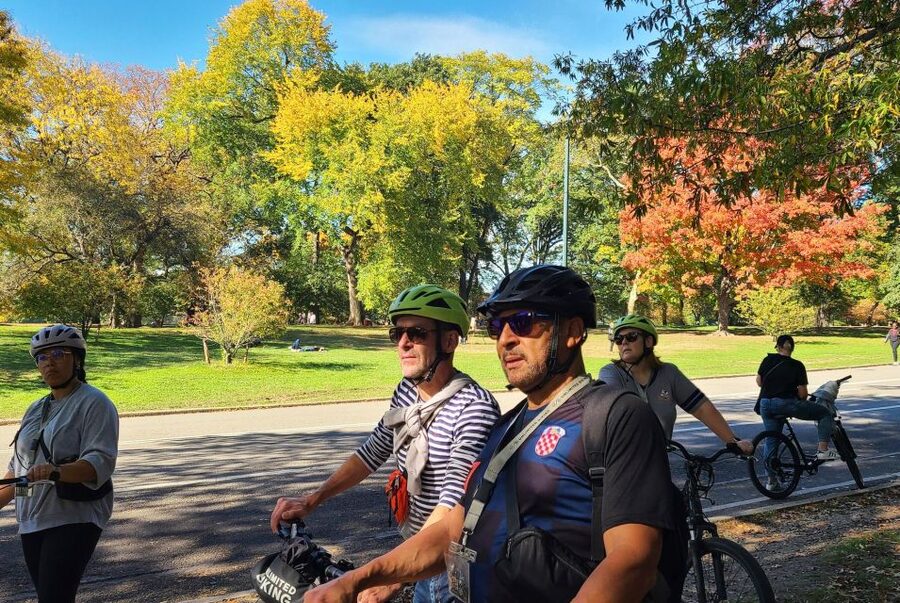 New York City: Highlights of Central Park Bike or eBike Tour - The guides make the biggest difference