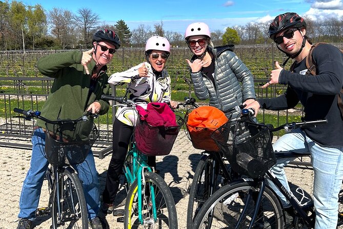 Niagara-on-the-Lake Cycle and Wine-Tasting Tour with Optional Lunch - The guides shape the day