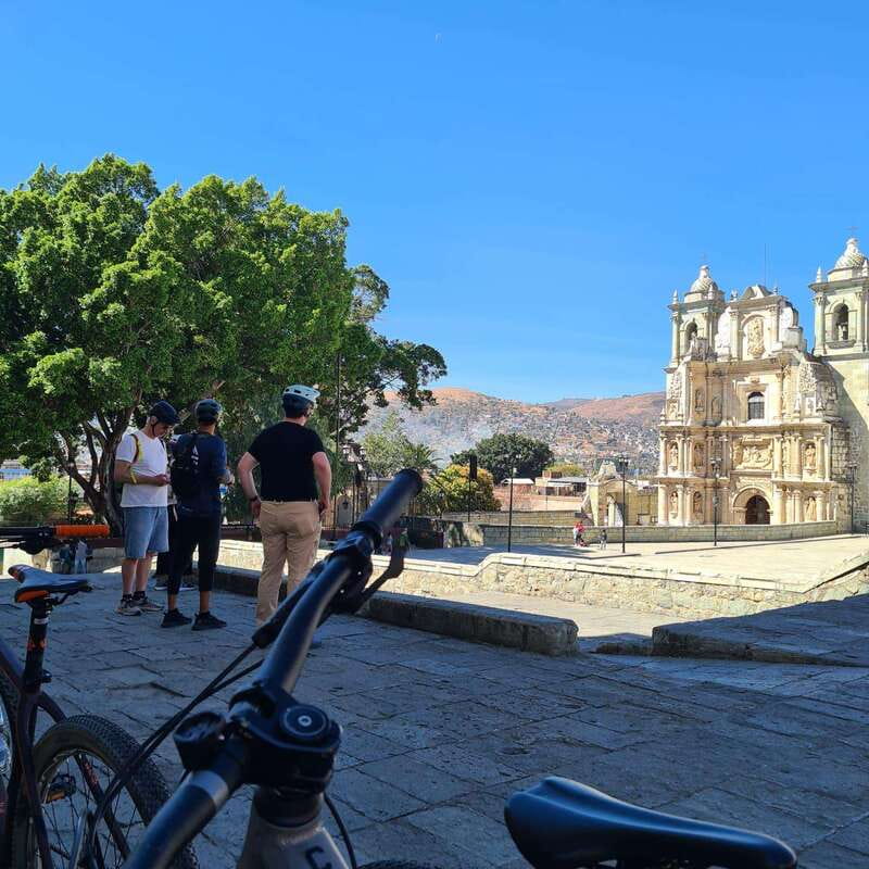 Oaxaca City: Bike Tour with Professional Guide+Art workshop - Panteon General: Oaxaca’s first serious stop