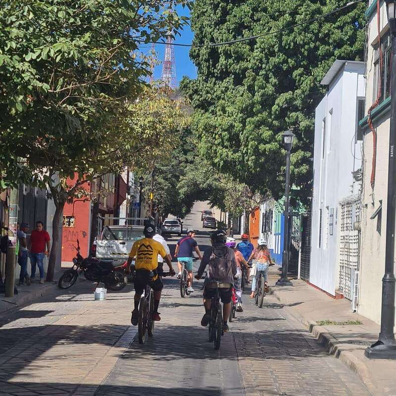 Oaxaca City: Bike Tour with Professional Guide+Art workshop - Jalatlaco: color and neighborhood character