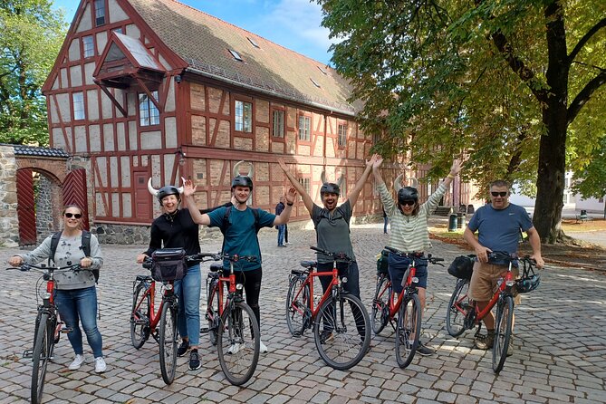 Oslo Highlights Bike Tour - The Royal Palace and its modest hills