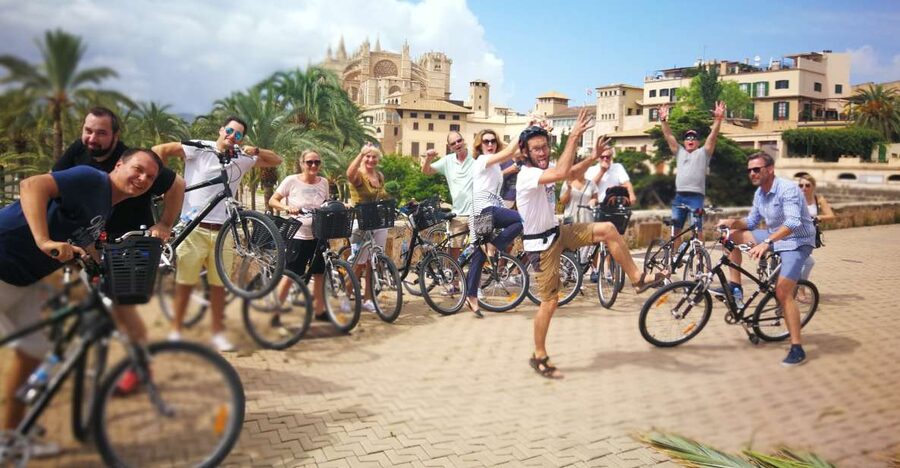 Palma de Mallorca: Guided Bicycle Tour - The seafront ride to La Seu
