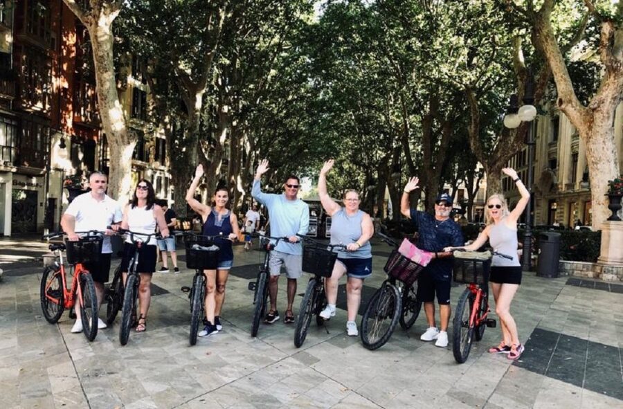 Palma de Mallorca: Guided Bicycle Tour - Lonja de Palma and the return ride