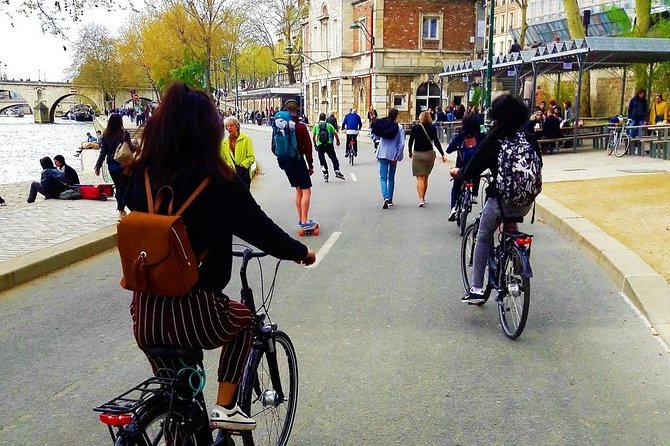 Paris: Charming Nooks and Crannies Bike Tour - Saint Louis Island and the old Marais