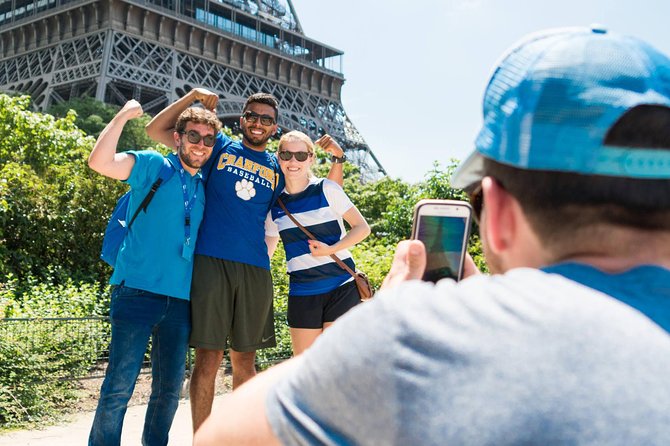 Paris Highlights Bike Tour: Eiffel Tower, Louvre and Notre-Dame - Rue Cler and the practical lunch pause