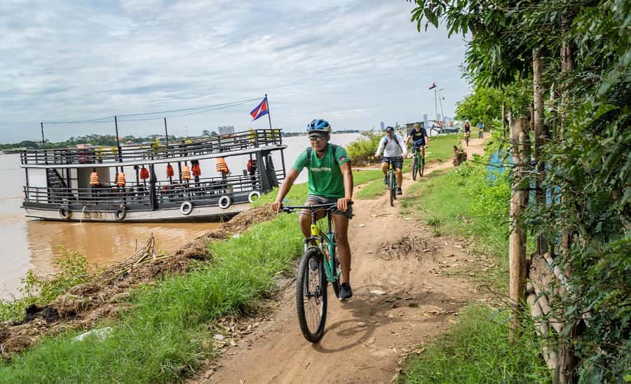 Phnom Penh: Silk Islands Half-Day Bike Tour - Silk Island by bike: farms, gardens, and back roads