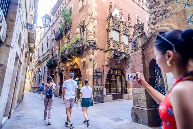 Picasso's Barcelona on Electric Bike Small Group Tour - Learning the e-bike near Barcelona Cathedral