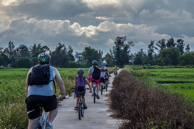 Private Hoi An Evening Food Tastings Tour by Bike - Tra Que Vegetable Village and a meal at a private home