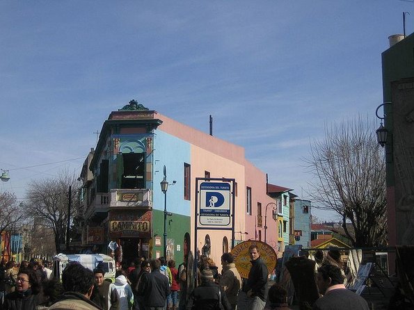 Private Off the Beaten Path: Hidden Urban Art Bike Tour - Why street art is the right way to read Buenos Aires