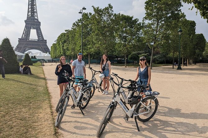 Private Paris E-bike city highlights tour - Starting at Invalides and reaching Pont Alexandre III