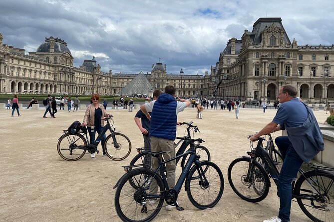 Private Paris E-bike city highlights tour - The Champs-Élysées and Arc de Triomphe