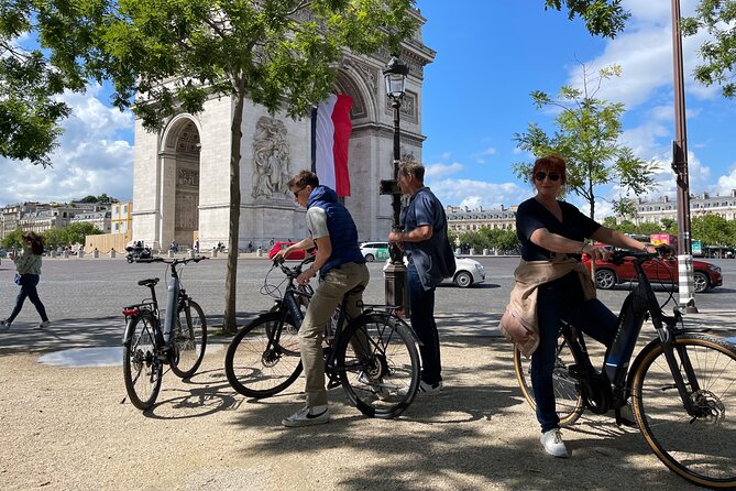 Private Paris E-bike city highlights tour - Finishing at the Eiffel Tower