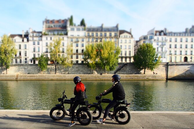 Private Paris electric bike ride with video - Place de la Concorde and the Seine return