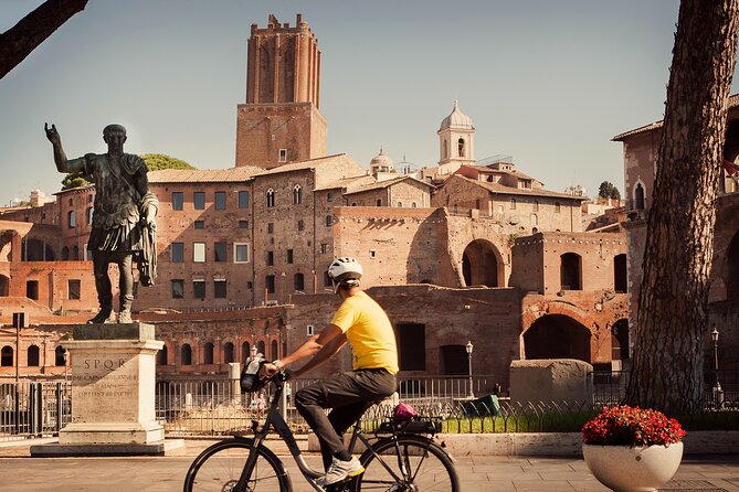 Private Rome City Bike Tour with quality Cannondale EBike - Piazza Venezia and Rome’s many layers