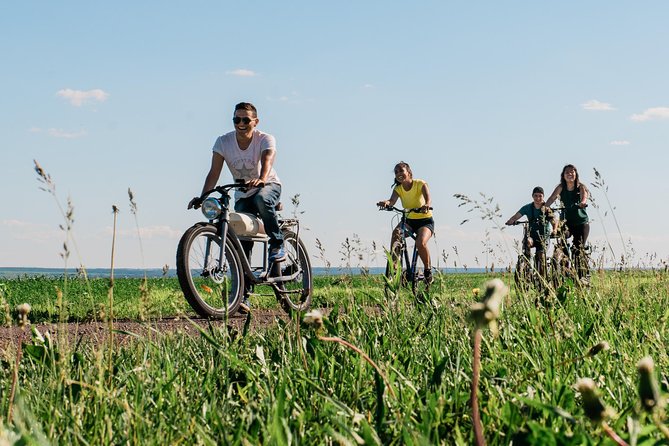 Quebec City - Electric Bike Rental on Ile d'Orléans - Following the Western Tip Route