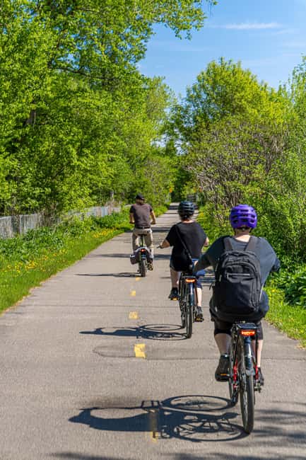 Quebec City: Montmorency Falls and Microbrewery eBike Tour - Green space at Domaine de Maizerets